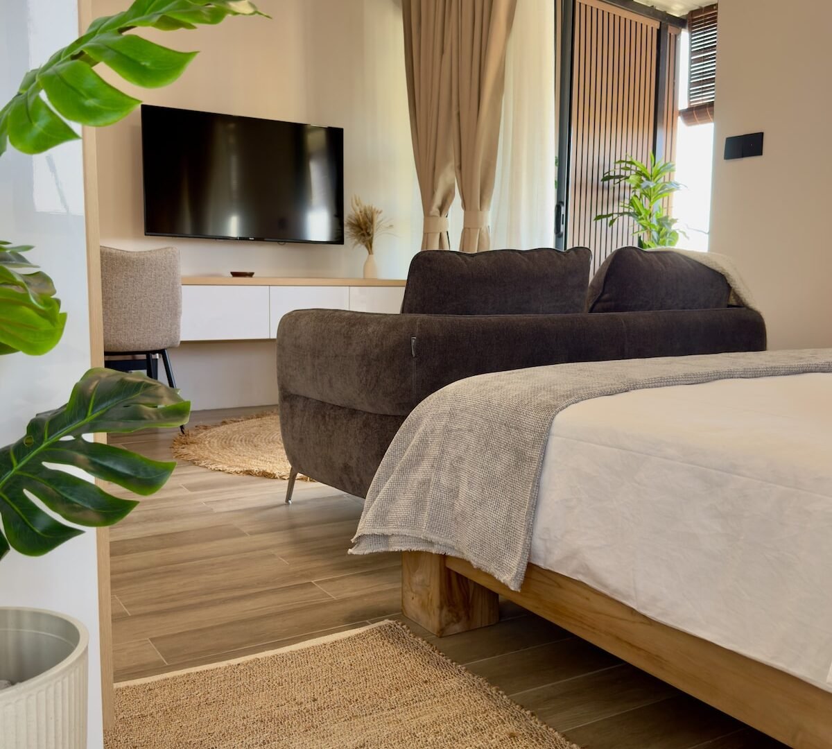 Bedroom with queen bed — Seaview Studio Flic en Flac Mauritius
