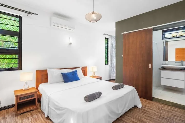 Turquoise Bay Villa Trou aux Biches Mauritius — Bedroom Wood Accent